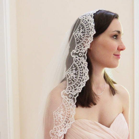 Spanish lace veil in ivory with floral tulle