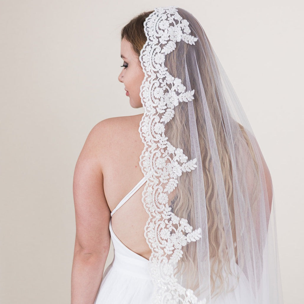 spanish veil dresses REDUCED Pronovias Lace Gown Size 2 and Matching Lace $4700 retail brides choice! Cathedral veil, Mantilla veil, Spanish