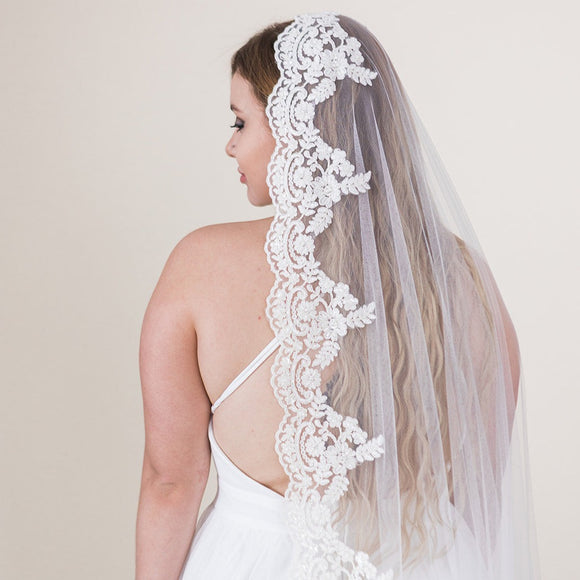 spanish-lace-mantilla-veil-alicia