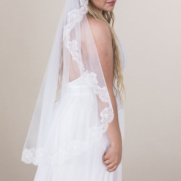 fingertip length spanish lace veil mantilla style