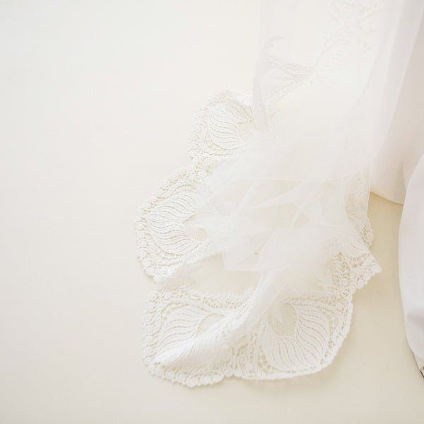 paloma half lace veil