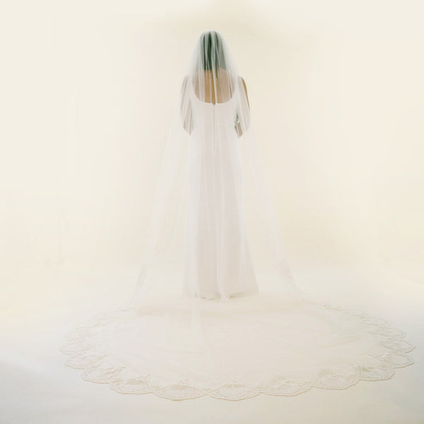 paloma half lace veil