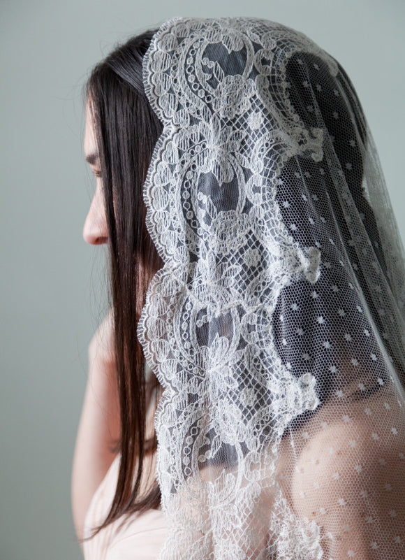lace veil with polka dot tulle