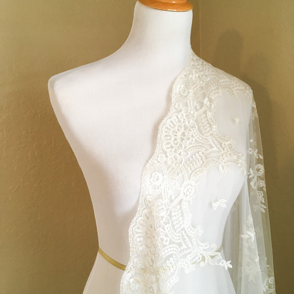 traditional-cuban-wedding-recangular-mantilla-veil-for-bride-and-groom-to-wear-during-ceremony-palma